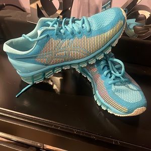 ASIC gel running shoe